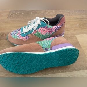 Teal and brown Inkkas jogger shoes womens 8